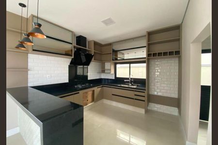 Casa de condomínio à venda com 282m², 4 quartos e 4 vagasFoto 01