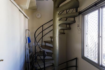 Apartamento para alugar com 175m², 3 quartos e 2 vagasEscada