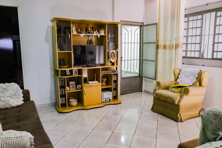 Casa para alugar com 273m², 1 quarto e 3 vagasSala