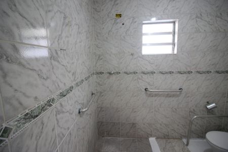 Casa à venda com 300m², 2 quartos e 5 vagasBanheiro da área de serviço