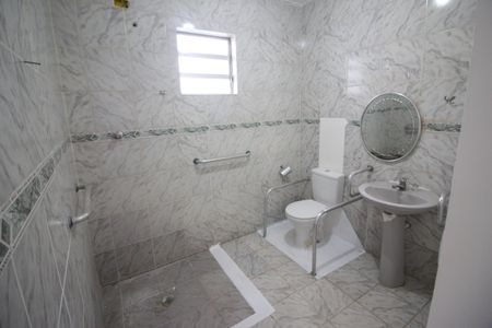 Casa à venda com 300m², 2 quartos e 5 vagasBanheiro da área de serviço