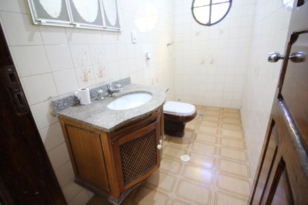 Casa à venda com 300m², 2 quartos e 5 vagasBanheiro