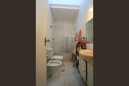 Casa à venda com 240m², 3 quartos e 6 vagasBanheiro da Suíte