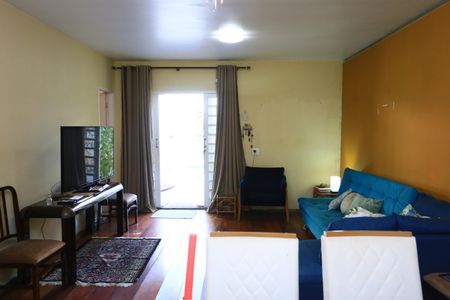 Casa à venda com 240m², 3 quartos e 6 vagasSala