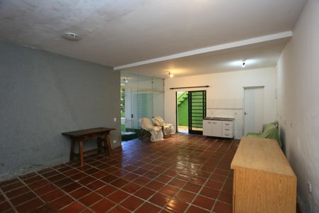 Casa à venda com 240m², 3 quartos e 6 vagasÁrea comum - Salão de festas