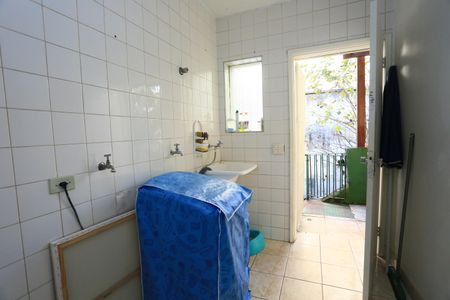 Casa à venda com 240m², 3 quartos e 6 vagasÁrea de Serviço