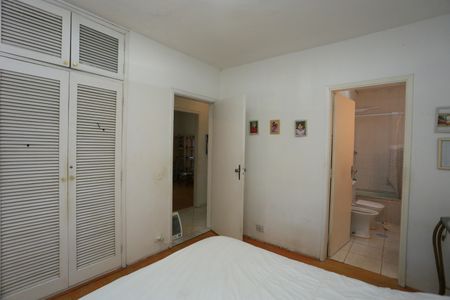 Casa à venda com 240m², 3 quartos e 6 vagasSuíte