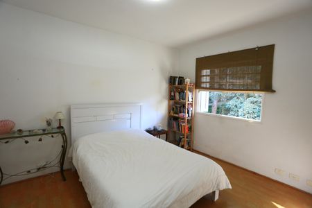 Casa à venda com 240m², 3 quartos e 6 vagasSuíte