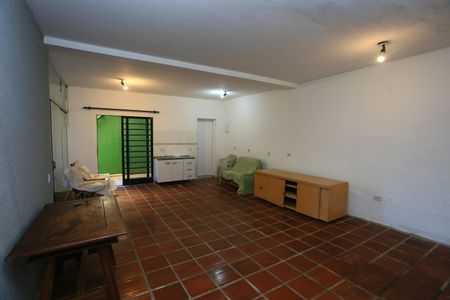 Casa à venda com 240m², 3 quartos e 6 vagasÁrea comum - Salão de festas