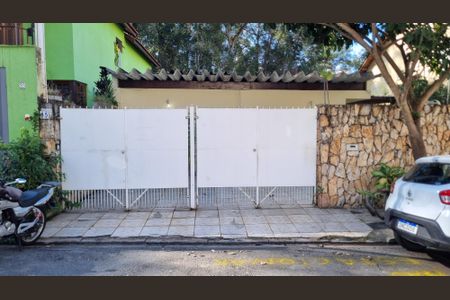 Casa à venda com 240m², 3 quartos e 6 vagasFachada