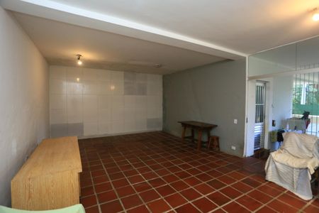 Casa à venda com 240m², 3 quartos e 6 vagasÁrea comum - Salão de festas