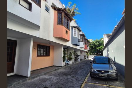 Casa de condomínio à venda com 146m², 3 quartos e 1 vagaÁrea comum