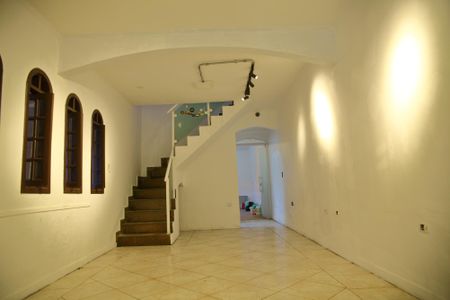 Casa à venda com 150m², 2 quartos e 2 vagasSala