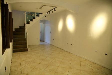 Casa à venda com 150m², 2 quartos e 2 vagasSala