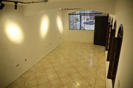 Casa à venda com 150m², 2 quartos e 2 vagasSala
