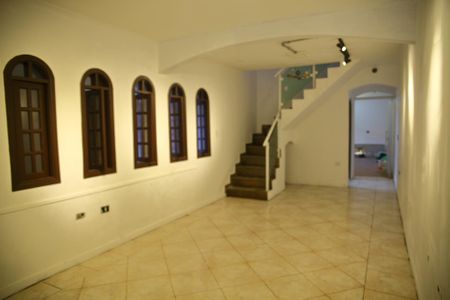 Casa à venda com 150m², 2 quartos e 2 vagasSala