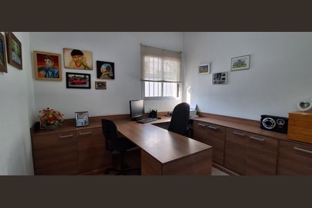 Casa à venda com 285m², 4 quartos e 2 vagas Casa à venda com 285m², 4 quartos e 2 vagasQuarto