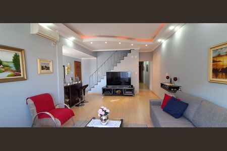 Casa à venda com 285m², 4 quartos e 2 vagas Casa à venda com 285m², 4 quartos e 2 vagasSala