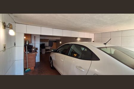 Casa à venda com 285m², 4 quartos e 2 vagas Casa à venda com 285m², 4 quartos e 2 vagasGaragem