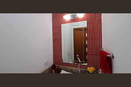 Casa à venda com 285m², 4 quartos e 2 vagas Casa à venda com 285m², 4 quartos e 2 vagasBanheiro de Serviço