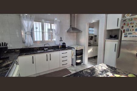 Casa à venda com 285m², 4 quartos e 2 vagas Casa à venda com 285m², 4 quartos e 2 vagasCozinha