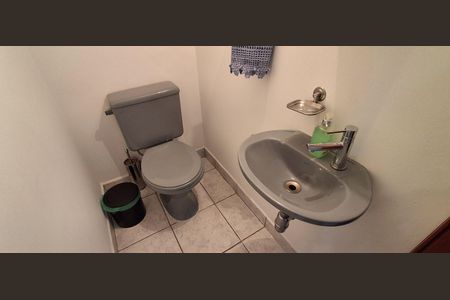 Casa à venda com 285m², 4 quartos e 2 vagas Casa à venda com 285m², 4 quartos e 2 vagasLavabo