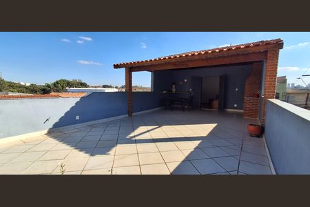 Casa à venda com 285m², 4 quartos e 2 vagas Casa à venda com 285m², 4 quartos e 2 vagasVaranda