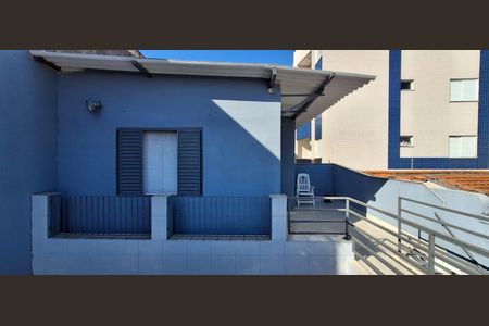 Casa à venda com 285m², 4 quartos e 2 vagas Casa à venda com 285m², 4 quartos e 2 vagasFachada