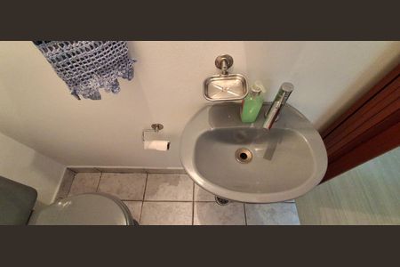 Casa à venda com 285m², 4 quartos e 2 vagas Casa à venda com 285m², 4 quartos e 2 vagasLavabo