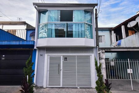 Casa à venda com 150m², 3 quartos e 1 vaga Casa à venda com 150m², 3 quartos e 1 vagaFachada