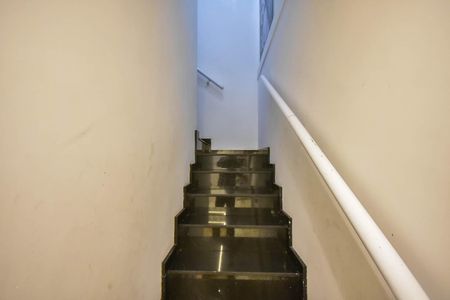 Casa à venda com 150m², 3 quartos e 1 vaga Casa à venda com 150m², 3 quartos e 1 vagaEscada 2