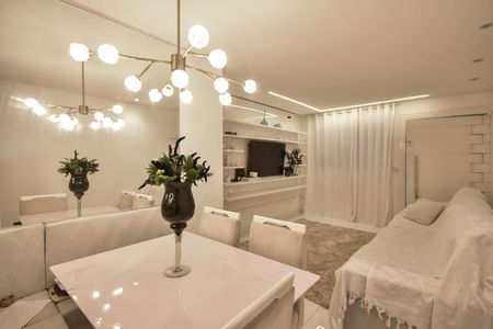 Casa à venda com 150m², 3 quartos e 1 vaga Casa à venda com 150m², 3 quartos e 1 vagaSala
