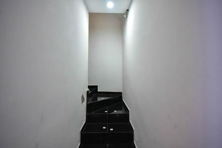 Casa à venda com 150m², 3 quartos e 1 vaga Casa à venda com 150m², 3 quartos e 1 vagaEscada 1