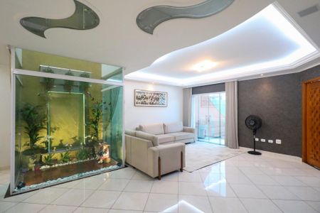 Casa à venda com 382m², 3 quartos e 8 vagas Casa à venda com 382m², 3 quartos e 8 vagasSala