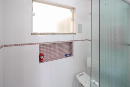 Casa à venda com 382m², 3 quartos e 8 vagas Casa à venda com 382m², 3 quartos e 8 vagasBanheiro da Suíte 2