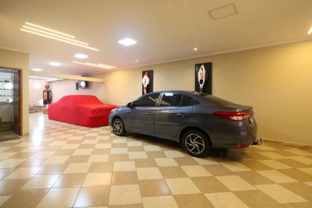 Casa à venda com 382m², 3 quartos e 8 vagas Casa à venda com 382m², 3 quartos e 8 vagasGaragem