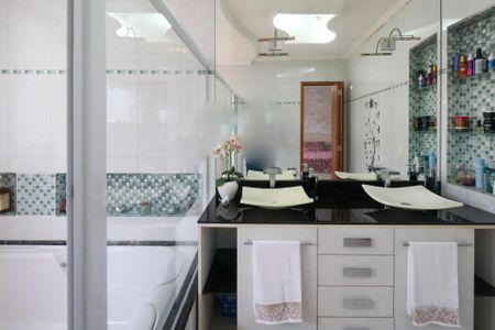 Casa à venda com 382m², 3 quartos e 8 vagas Casa à venda com 382m², 3 quartos e 8 vagasBanheiro da Suíte 3