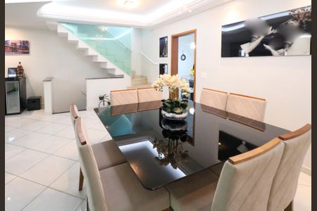 Casa à venda com 382m², 3 quartos e 8 vagas Casa à venda com 382m², 3 quartos e 8 vagasSala de Jantar