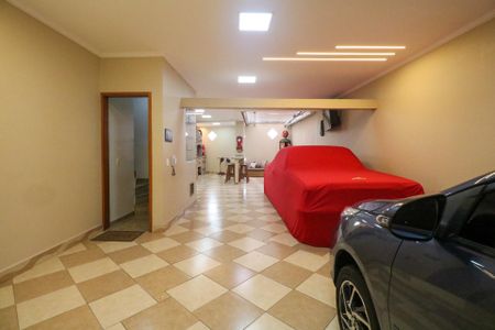 Casa à venda com 382m², 3 quartos e 8 vagas Casa à venda com 382m², 3 quartos e 8 vagasGaragem