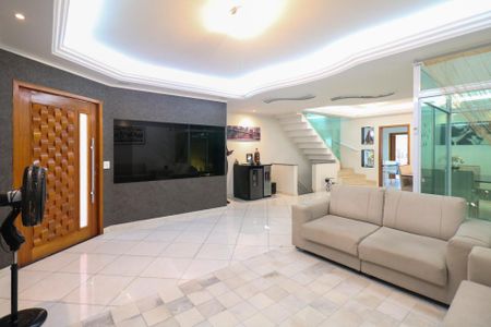 Casa à venda com 382m², 3 quartos e 8 vagas Casa à venda com 382m², 3 quartos e 8 vagasSala