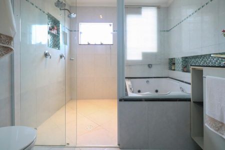 Casa à venda com 382m², 3 quartos e 8 vagas Casa à venda com 382m², 3 quartos e 8 vagasBanheiro da Suíte 3