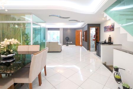 Casa à venda com 382m², 3 quartos e 8 vagas Casa à venda com 382m², 3 quartos e 8 vagasSala de Jantar