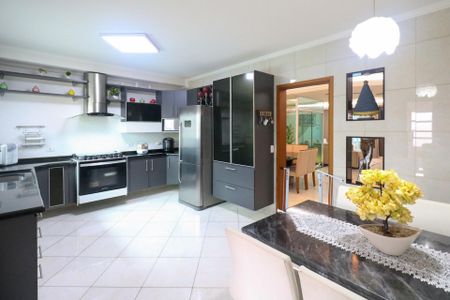 Casa à venda com 382m², 3 quartos e 8 vagas Casa à venda com 382m², 3 quartos e 8 vagasCozinha