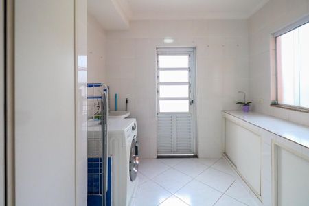 Casa à venda com 382m², 3 quartos e 8 vagas Casa à venda com 382m², 3 quartos e 8 vagasÁrea de Serviço