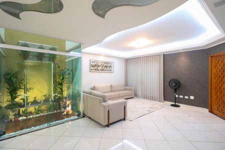 Casa à venda com 382m², 3 quartos e 8 vagas Casa à venda com 382m², 3 quartos e 8 vagasSala