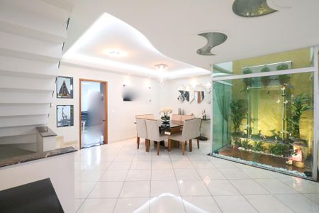 Casa à venda com 382m², 3 quartos e 8 vagas Casa à venda com 382m², 3 quartos e 8 vagasSala