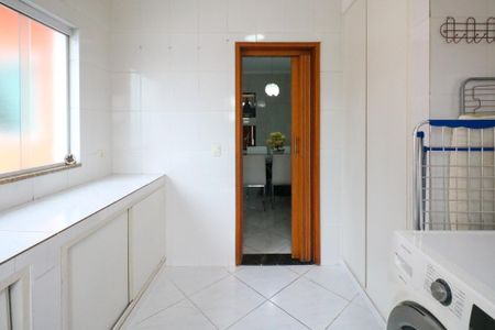 Casa à venda com 382m², 3 quartos e 8 vagas Casa à venda com 382m², 3 quartos e 8 vagasÁrea de Serviço