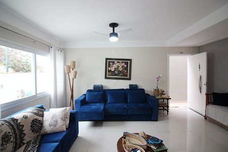 Casa à venda com 200m², 3 quartos e 2 vagasSala