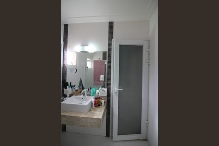 Casa à venda com 200m², 3 quartos e 2 vagasQuarto 1 - Suíte Banheiro