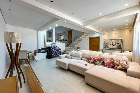 Casa à venda com 270m², 5 quartos e 3 vagas Casa à venda com 270m², 5 quartos e 3 vagasSala 1